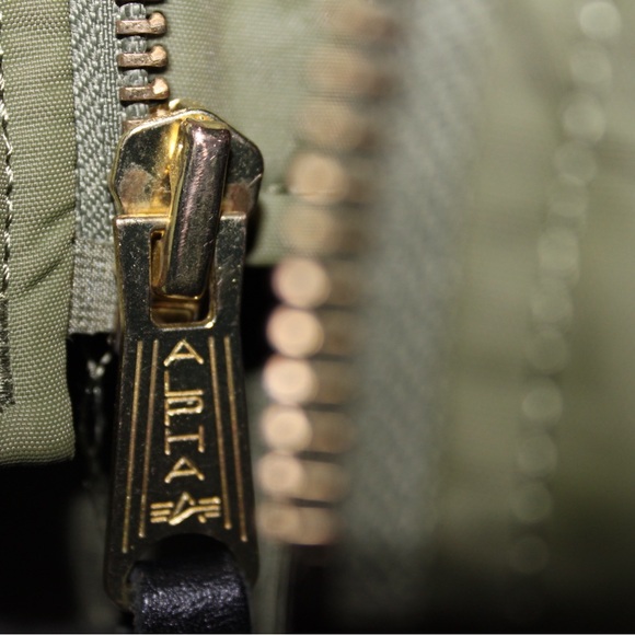Alpha Industries Olive Bomber Jacket - Picture 4 of 7